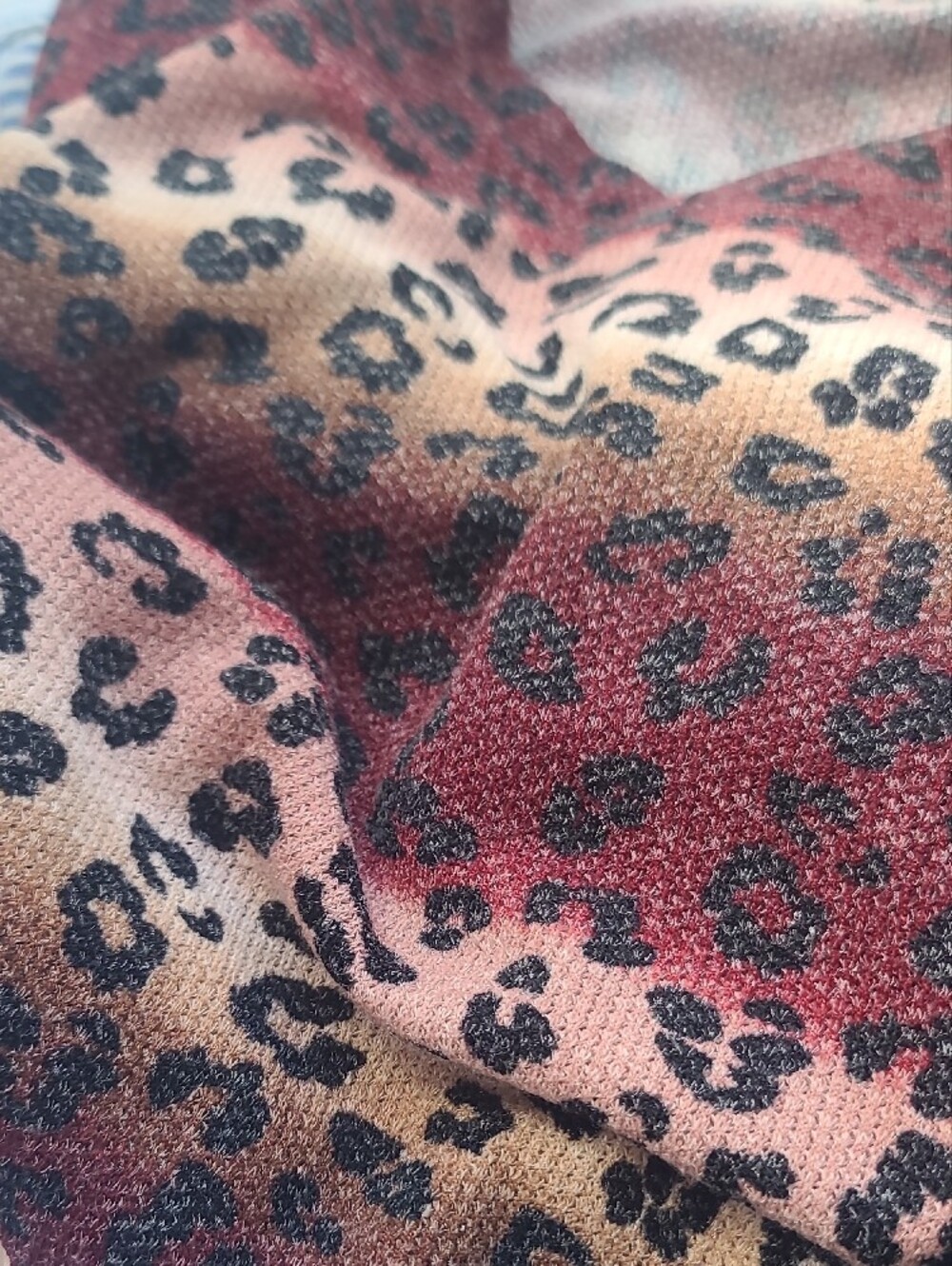Zenana Leopard Print V-Neck Knit Sweater Size L Burgundy Tan Animal Print - Picture 2 of 2
